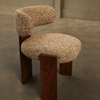 Chaise de salle à manger en bois de frêne de style artistique, recouverte de laine d'agneau vintage, confortable pour une assise prolongée, adaptée pour