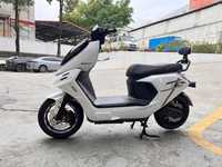 Vente en gros pas cher scooter longue portée cyclomoteur électrique 1500w Ckd frein à disque 10/12 pouces roues adulte vélo électrique cyclomoteur moto