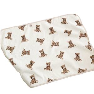 Vente en gros de matelas à langer en coton bambou imprimé <span class=keywords><strong>ourson</strong></span> imperméable taille personnalisée matelas à langer pour bébé - Product Image 1