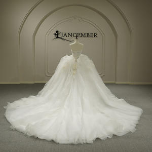 Vestido de Novia Clásico Moderno GT26038 con Cuello Barco, Volantes, Cola Larga Tipo Capilla, Encaje, Cristales y Flores 3D - Product Image 4