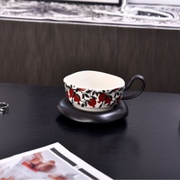Tasse à café en céramique vintage du milieu du siècle avec soucoupe, motif de fruits peint à la main, ensemble de tasses à café en céramique irrégulières pour le thé de l'après-midi