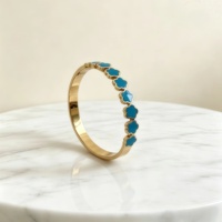 Brazalete Minimalista Europeo Americano Exquisito de Acero Inoxidable Chapado en Oro de 18K con Trébol de Cinco Hojas, un Regalo Versátil para Uso Diario