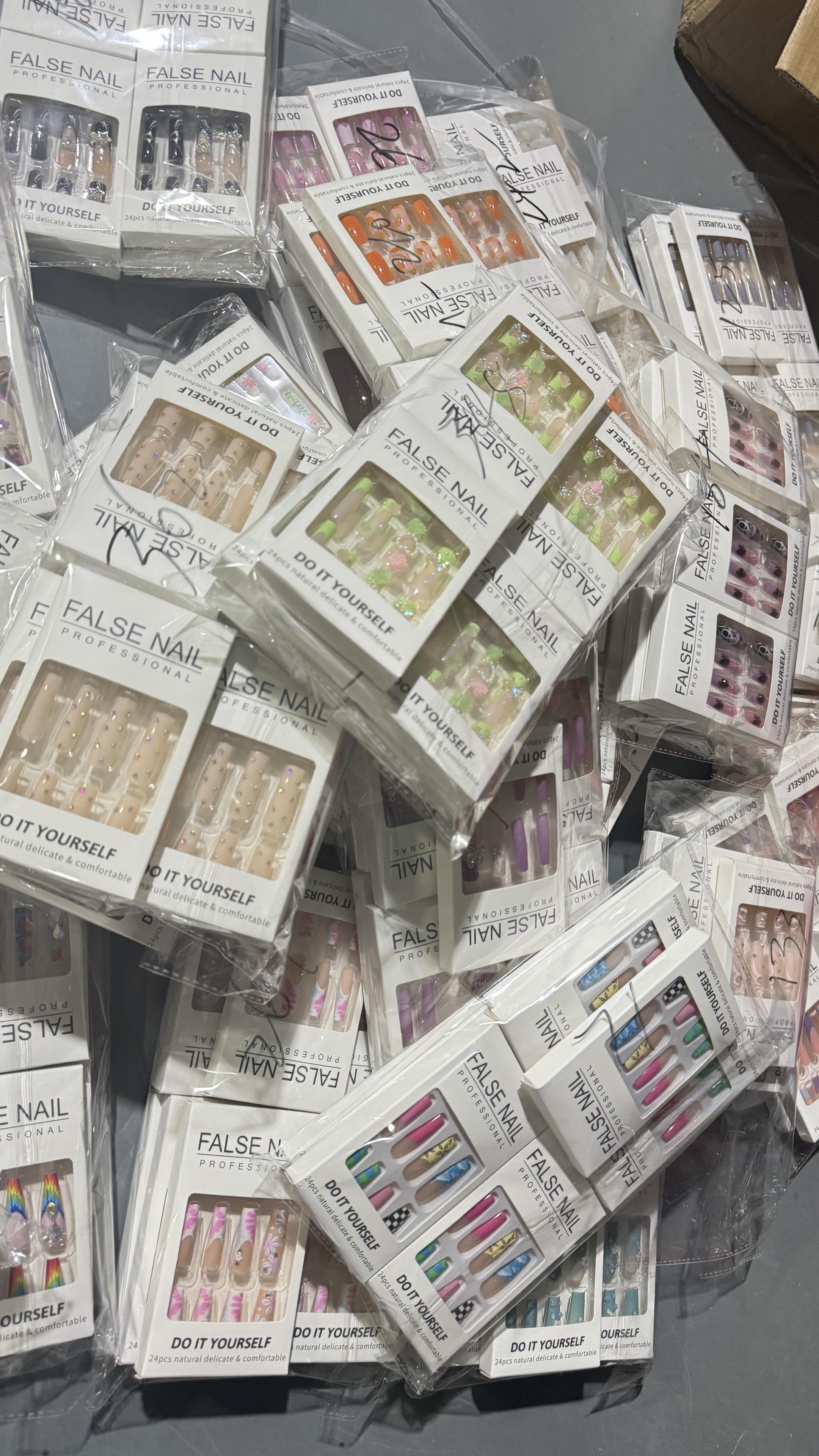 Random Mixed Design Size Wholesale Bulk Fake Nails 24 Pieces Almond Nail&square Nail&coffin Nail Box Press on Nails