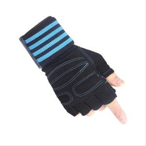Fabricante de Pakistán, guantes de mano, guantes de entrenamiento de levantamiento de pesas para uso en gimnasio, guantes de entrenamiento para gimnasio - Product Image 1