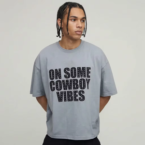 Camiseta Gráfica Personalizada con Pedrería Oversize para Hombre, Estilo Urbano, Algodón Pesado, Hombro Caído, Lavado Ácido Vintage, Color Gris - Product Image 1