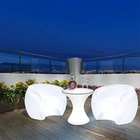 Lampe de jardin moderne en plastique de haute qualité, fabriquée en Chine, pour salon, hôtel, appartement, boîte de nuit, usage extérieur