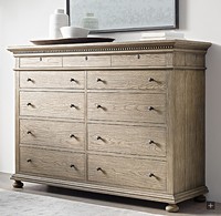 Commode à 11 tiroirs en chêne de style américain du milieu du siècle, grande armoire de rangement pour chambre à coucher, design à panneaux, classique, pour hôtel et salon