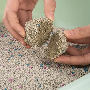 Areia de areia para gatos de bentonita em formato de bola de 1-3,5 mm, fabricantes OEM de venda quente na Malásia, areia ecológica com baixo poeira