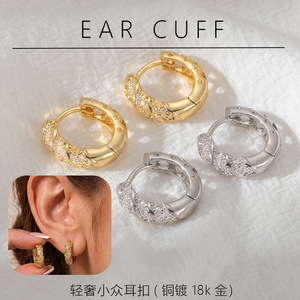 Pendientes de Moda con Zirconia Redonda Engastada en Aleación de Zinc Dorada EKA-204 - Product Image 5