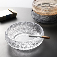 Cendrier en verre de style luxueux à motif glacé, cristal gris fumé irisé ambre pour les bars et les hôtels