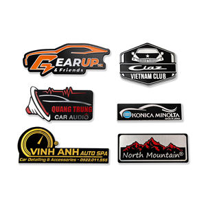 Plaques signalétiques personnalisées 2D 3D en aluminium brossé avec logo imprimé UV et gravé, adhésif 3M puissant, artisanat métallique - Product Image 1