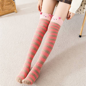 Chaussons d'<span class=keywords><strong>hiver</strong></span> chauds à rayures <span class=keywords><strong>pour</strong></span> les cuisses Chaussons en polaire <span class=keywords><strong>Chaussettes</strong></span> longues <span class=keywords><strong>pour</strong></span> femmes sur le genou <span class=keywords><strong>Chaussettes</strong></span> hautes à rayures <span class=keywords><strong>pour</strong></span> filles - Product Image 5