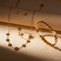 Комплект ювелирных украшений Rsoul Van 18k PVD Gold Cleef Four Leaf Clover: водонепроницаемые серьги и ожерелье из нержавеющей стали для повседневной носки