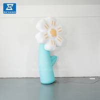 Modèle de fleur blanche gonflable sur pied personnalisé, fleur géante gonflable pour la décoration de scène extérieure, de fête, d'événement et de paysage