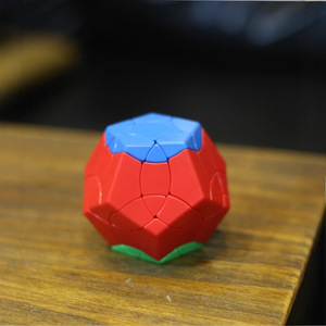 Cube de Rubik à cinq faces, thème Cent cents oiseaux rendant hommage au Phénix, trois faces colorées, irrégulier à douze faces - Product Image 1