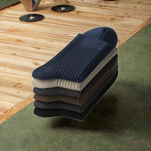 ถุงเท้าเดรสผู้ชายคุณภาพสูง ผ้าฝ้ายแท้ คลาสสิก เหมาะสำหรับธุรกิจและงานทางการ ระบายอากาศได้ดี สวมใส่สบายสำหรับฤดูใบไม้ผลิ - Product Image 2