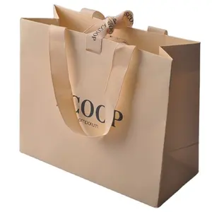 Hot Stamping Winkelen Boutique Paperbag Kleding Party Roze Wit Custom Luxe Kerst Papieren Zak Voor Gift Met Lint Handvat