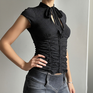 Blusa Elegante con Estampado de Lunares, Cuello en V, Detalle de Lazo y Botones, Corte Entallado, Versátil e Informal - Product Image 2