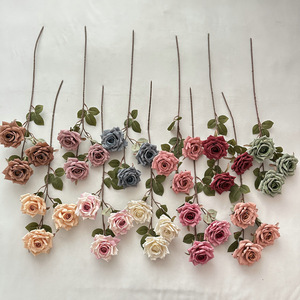 Bouquet de mariée de style européen avec 3 roses artificielles en satin gaufré à longues tiges, effet diamant - Product Image 5