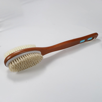 Éponge de douche double face en poils de sanglier et nylon, en bois de lotus peint châtain, avec deux inserts antidérapants bleus et corde de suspension