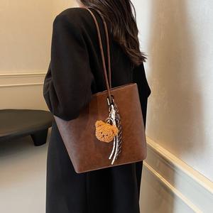 2025 vente chaude nouveau sac fourre-tout noir, conception simple, sac à main de mode pour femmes - Product Image 3