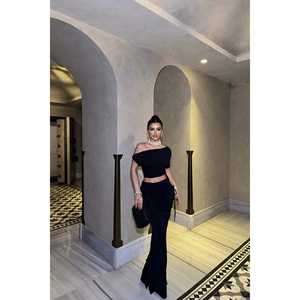 Costume formel noir avec décoration boutonnée style jupe - Product Image 4