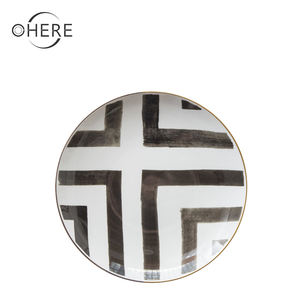 Ensemble <span class=keywords><strong>de</strong></span> dîner en porcelaine osseuse classique Crossroads utilisé pour <span class=keywords><strong>la</strong></span> <span class=keywords><strong>vaisselle</strong></span> <span class=keywords><strong>de</strong></span> restaurant Plats à bordure dorée Assiette à dîner en porcelaine fine réutilisable - Product Image 4