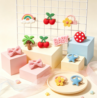 Pinces à cheveux personnalisées en PVC, alphabet arc-en-ciel, cœur, étoile, dessin animé, fleur, bouton, accessoires de chaussures colorés, ensemble mignon de styles variés pour enfants
