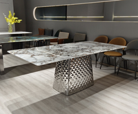 Table à manger en porcelaine de style italien avec base en acier inoxydable finition miroir sculpturale, table unique, mobilier de luxe pour la maison