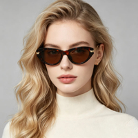 Lunettes de soleil rectangulaires rétro œil de chat légères en gros, monture noire en PC, branches en métal doré, protection UV400, style tendance unisexe