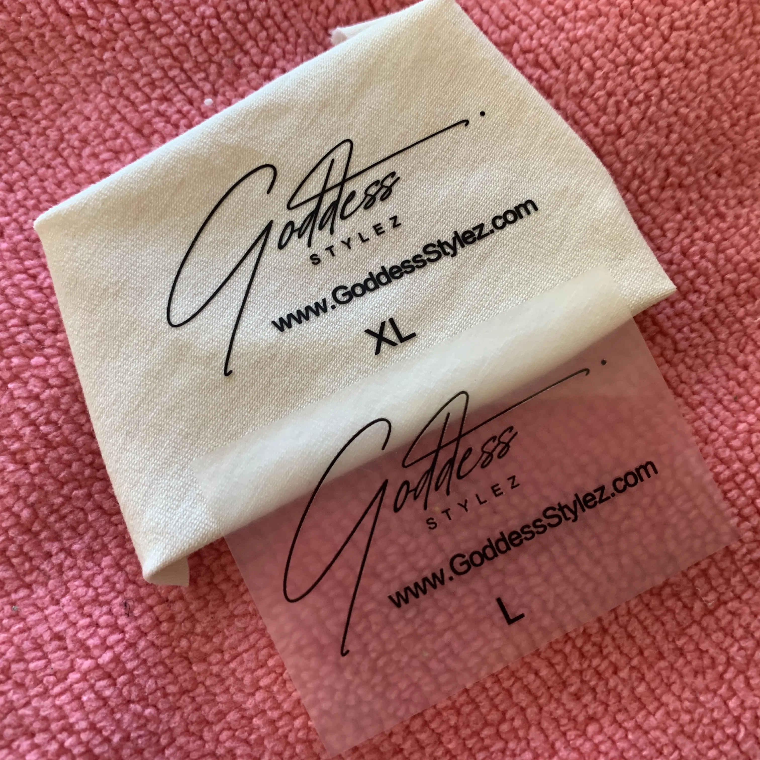 Наклейки на шею без наклеек, наклейки для ухода за утюгом, пользовательская пластиковая этикетка для термопереноса для футболок и одежды