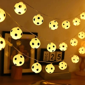 Guirlandes lumineuses LED en forme de ballon de football blanc chaud pour décorations de fête, ambiance extérieure pour les jours de match et les fan caves - Product Image 1