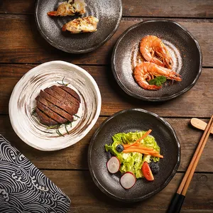 日本のカスタムプリント白日本の黒マットつや消し不規則なセラミック食器レストランホテルのサラダデザートプレート