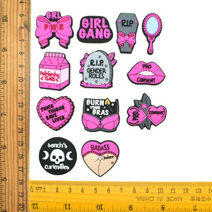 Breloques 2D en PVC souple de la série Cartoon Cool Girl, accessoires pour sabots de <span class=keywords><strong>jardin</strong></span>, boucles de chaussures DIY, marque OEM/ODM en stock - Product Image 2