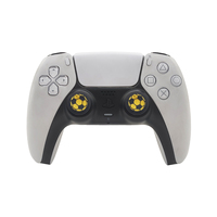 Coque de protection anti-rayures en silicone souple gravée au laser avec 2 capuchons de joystick pour une meilleure adhérence pour PS5 DualSense