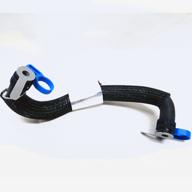 Oil Cooler Filter Housing Water Pipe 1341K3 for Citroen