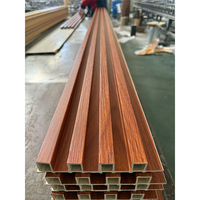 Panel de Pared WPC de 160*24 mm, PVC Impermeable con Diseño Acanalado con Aspecto de Madera para Uso Interior y Exterior