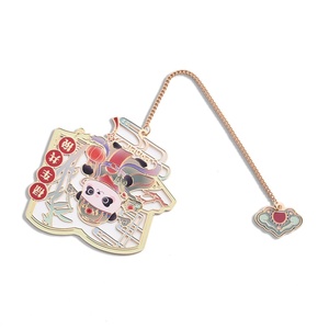 Wholesale Customized <b>Cute</b> Green <b>Bear</b> Metal Souvenir Bookmark with Pendant - Product Image 3