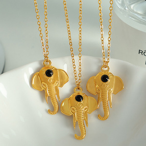 Collier Pendentif Éléphant en Alliage de Zinc Doré, Bijou de Mode avec Sertissage Bezel, Chaîne Clavicule, Thème Animalier du Zodiaque - Product Image 1