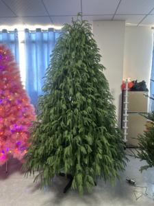 Árbol de Navidad de PE con Luces, Material Suave de 5 pies, 6 pies, 7 pies y 8 pies, 100% Nuevo, Venta al por Mayor - Product Image 2