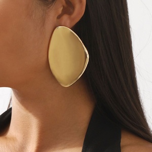 Boucles d'oreilles clous tendance style punk européen et américain, serties de pierres, design géométrique, plaqué or, alliage, pour femmes - Product Image 4