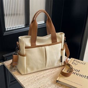 Sac fourre-tout portable à bandoulière personnalisé avec logo, pour étudiants, avec fermeture éclair, écologique, réutilisable, promotionnel, pour les trajets quotidiens et usage décontracté - Product Image 3