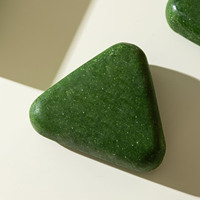 Barre solide de shampooing de savon sans sulfate de marque de fabriquant personnalisée à base de plantes Usma Herbe de croissance de cheveux Feuille de thuya Triangle