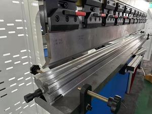 Machine à plier E22 avec système NC 200T3200mm, prix compétitif et facile à utiliser - Product Image 2