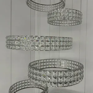 Lustre de arame de cristal circular personalizado com luz circular LED e combinação moderna para escadas duplex de hotel e vilas