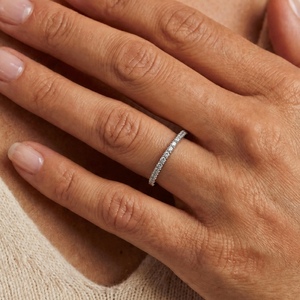 Bague d'éternité Dylam Fine Fashion en argent sterling 925 plaqué rhodium, entièrement sertie de pierres de moissanite 0,525 ct D VVS1 pour femmes - Product Image 4