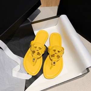 Chaussures décontractées pour femmes, sandales d'été respirantes, pantoufles de luxe, pantoufles à chevrons, options multicolores disponibles, design de créateur - Product Image 4