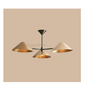 Lustre suspendu conique en laiton de style mid-century de luxe à 3 lumières, fait main, vintage, pour salle à manger et cuisine - Product Image 1