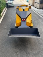Mini-Raupenlader für Baumschulen, Gewächshäuser und Stallungen - Kompakte Gummiketten-Skid-Steer-Maschine