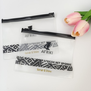 <span class=keywords><strong>Sac</strong></span> à fermeture éclair <span class=keywords><strong>en</strong></span> PVC personnalisé de haute qualité <span class=keywords><strong>sac</strong></span> <span class=keywords><strong>en</strong></span> <span class=keywords><strong>plastique</strong></span> de couleur noire pour filet africain éponge maquillage <span class=keywords><strong>sac</strong></span> à fermeture éclair - Product Image 3